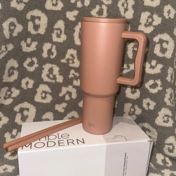 New Simple Modern 40oz TREK Tumbler in Redwood 😍 - Picture 3 of 17